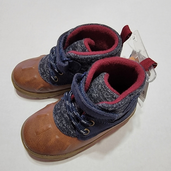 Carter's little boys boots - Picture 3 of 5